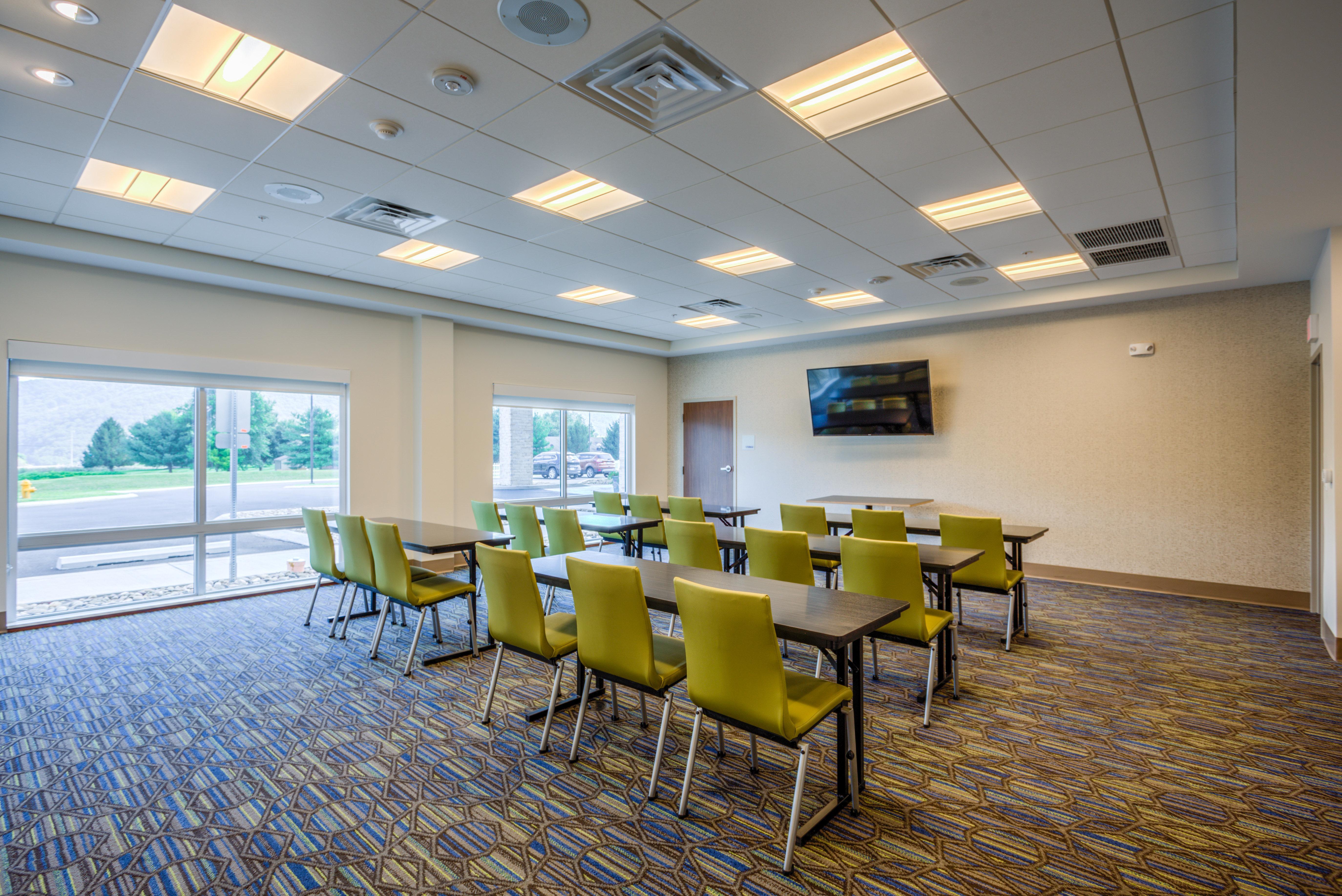 Holiday Inn Express & Suites Reedsville - State Coll Area, An Ihg Hotel Dış mekan fotoğraf